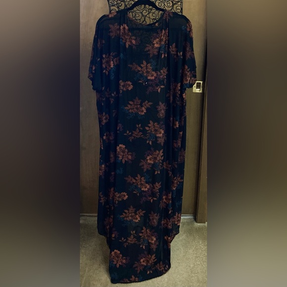 Torrid Sheer Floral Kimono - Picture 3 of 4